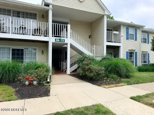 70 Players Circle, Tinton Falls, NJ 07724