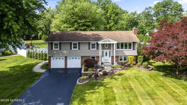 7 Saratoga Drive, Manalapan, NJ 07726