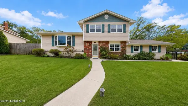 35 Redwood Drive, Toms River, NJ 08753