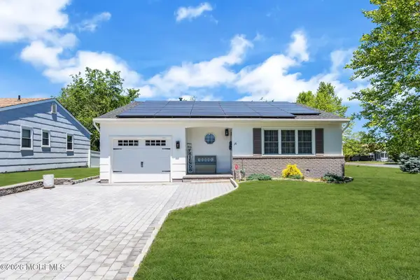 26 Northumberland Drive, Toms River, NJ 08757