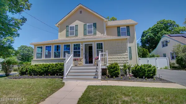 25 Lake Avenue, Helmetta, NJ 08828
