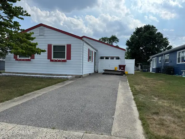 16 Vera Cruz Court, Toms River, NJ 08757