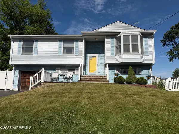 8 Lake Avenue, Hazlet, NJ 07730