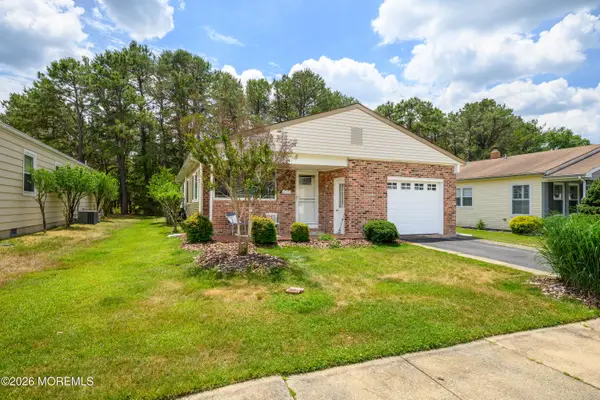 75 Chesterfield Lane, Toms River, NJ 08757