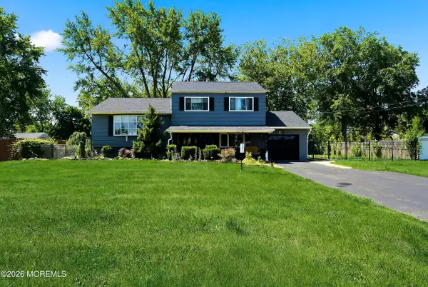 41 Kipling Way, Manalapan, NJ 07726