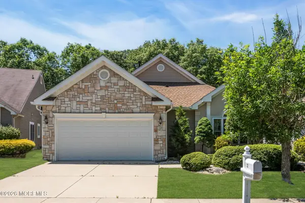 32 Shadow Creek Court, Jackson, NJ 08527