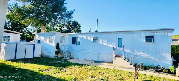 7 Grace Lane, Howell, NJ 07731