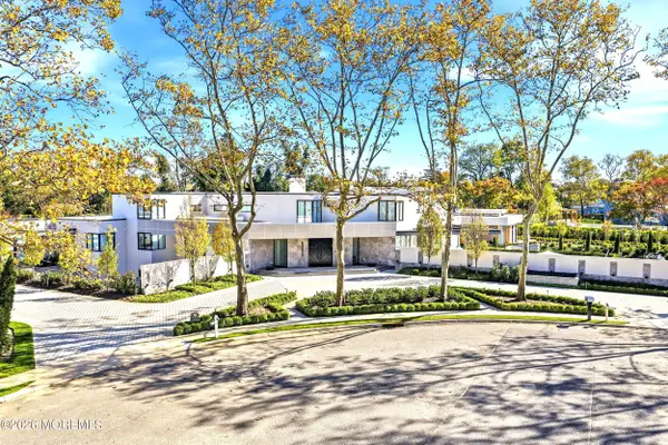 14 Saxony Drive, Oakhurst, NJ 07755