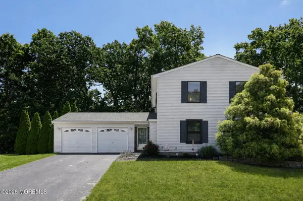 13 Pioneer Drive, Howell, NJ 07731