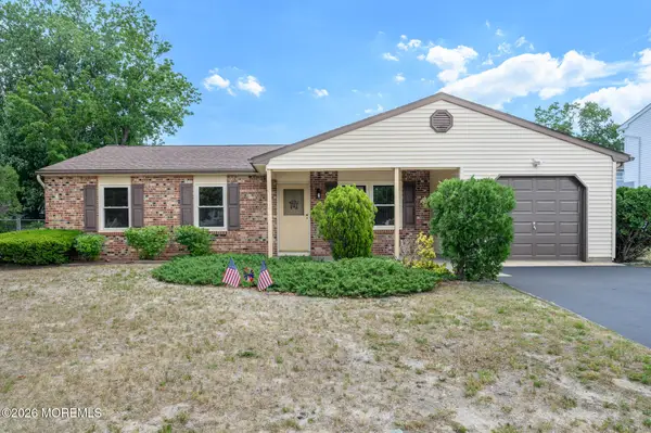 5 Evergreen Place, Howell, NJ 07731