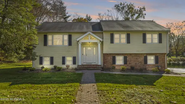 2 Sweet Briar Lane, Holmdel, NJ 07733