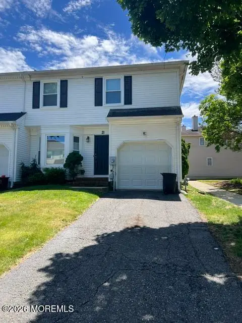 21 Carriage Lane, Englishtown, NJ 07726