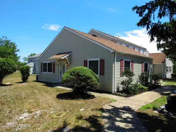 16 Chesapeake Court, Barnegat, NJ 08005
