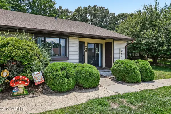 85 Amberly Drive #D, Manalapan, NJ 07726