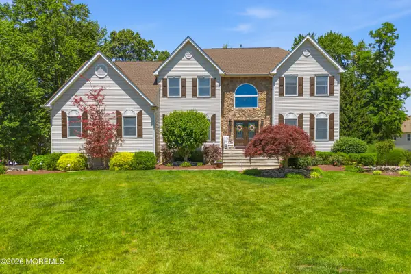 16 Kings Court, Monroe, NJ 08831
