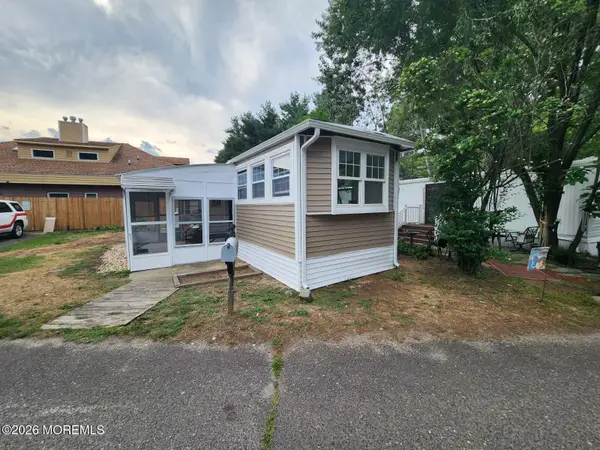 6 Pinewood Trail, Brick, NJ 08724