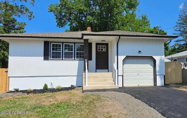 29 Wayside Drive, Keyport, NJ 07735