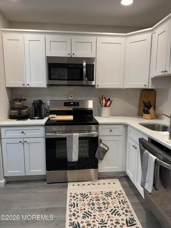 105 Amberly Drive #G, Manalapan, NJ 07726