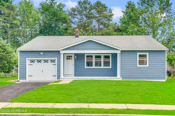 103 Edgewater Court, Toms River, NJ 08757
