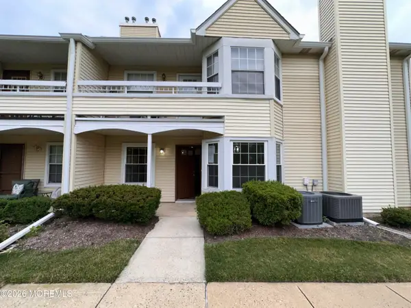 16 Fryer Court, Hightstown, NJ 08520