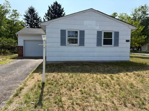 2 Sutherland Court, Toms River, NJ 08757
