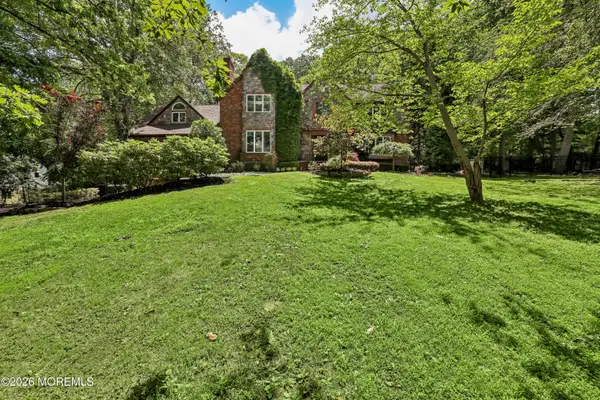 827 Holmdel Road, Holmdel, NJ 07733