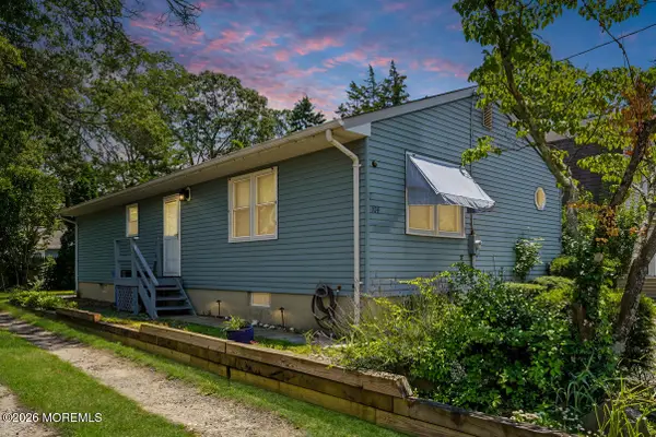 104 Laurel Avenue, Island Heights, NJ 08732