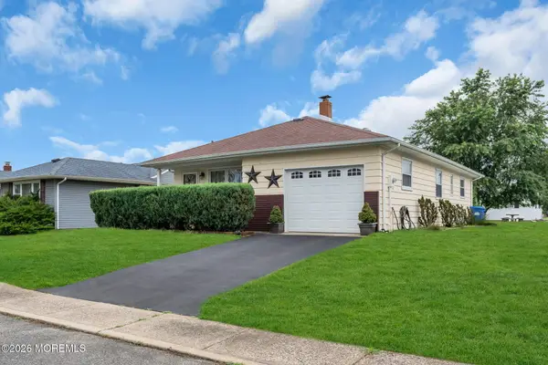 23 Spanish Wells Street, Toms River, NJ 08757