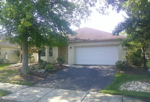 29 Peasley Drive, Marlboro, NJ 07746