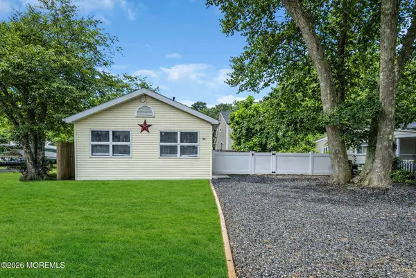 54 Central Avenue, Waretown, NJ 08758