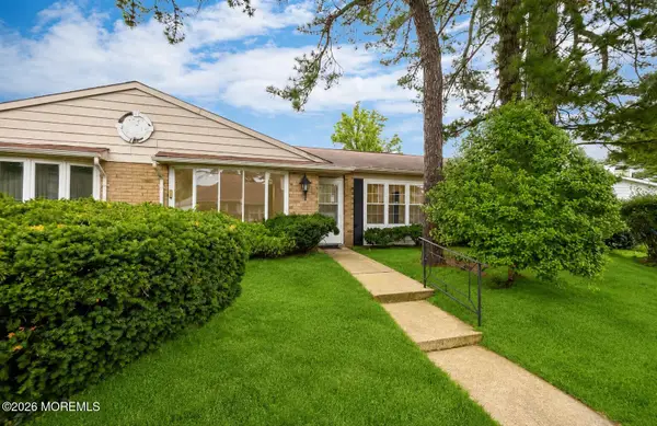37 Cambridge Circle #B, Manchester, NJ 08759