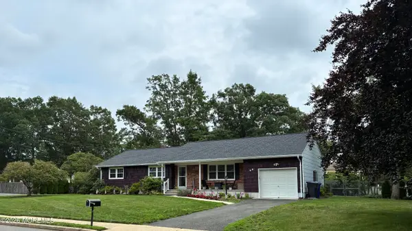 98 Woodridge Avenue, Toms River, NJ 08755