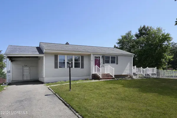 7 Parkview Drive, Hazlet, NJ 07730