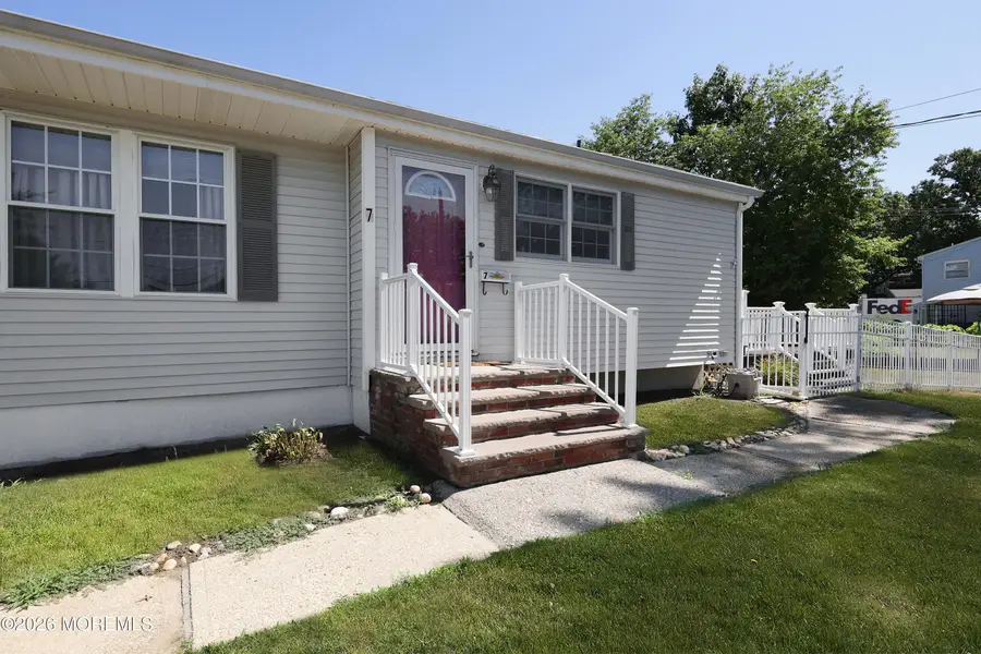 7 Parkview Drive, Hazlet, NJ 07730 - #2