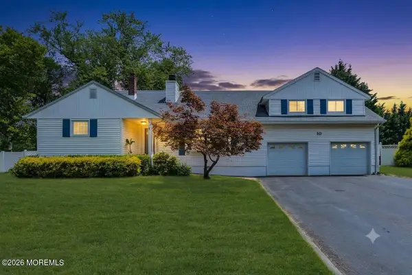 10 Homestead Place, Holmdel, NJ 07733