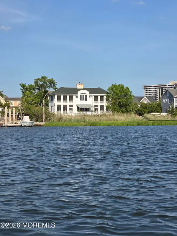 43 Columbus Drive, Monmouth Beach, NJ 07750