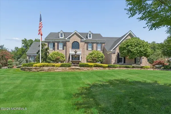 828 Dancer Lane, Manalapan, NJ 07726