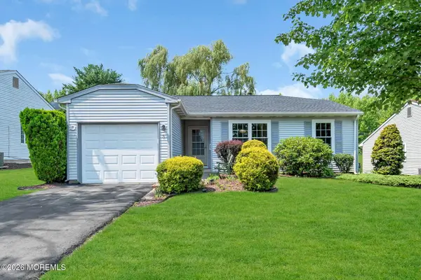 5 Lakeview Drive, Marlboro, NJ 07746