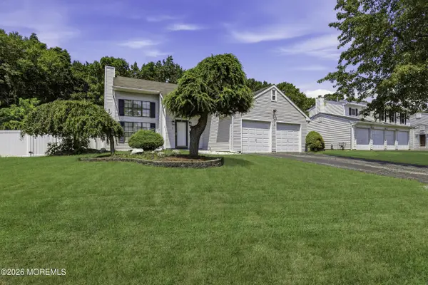 8 Snowdrift Lane, Howell, NJ 07731