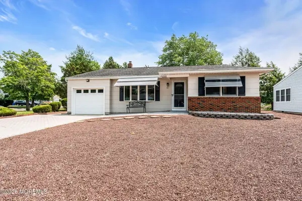 16 Whitaker Drive, Toms River, NJ 08757