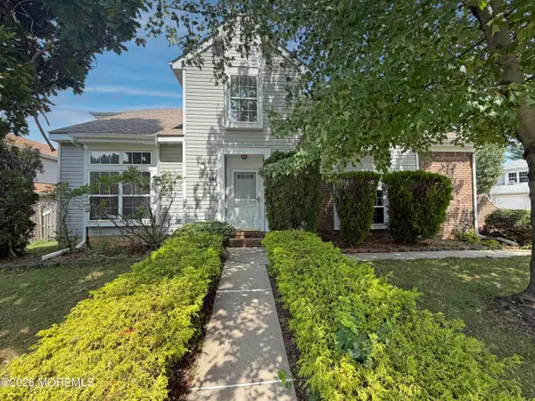 141 Kentucky Way, Freehold, NJ 07728