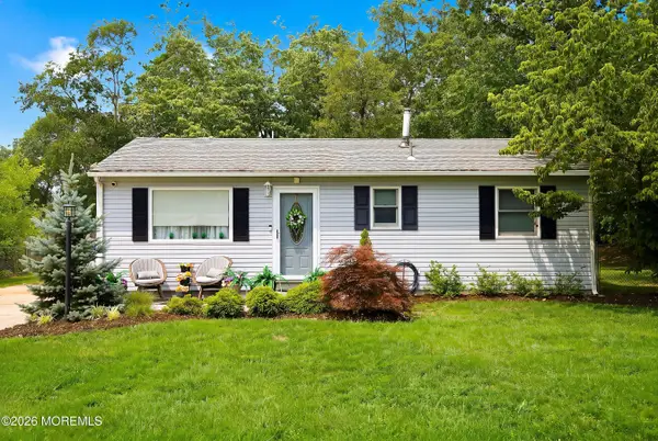17 Locust Road, Howell, NJ 07731