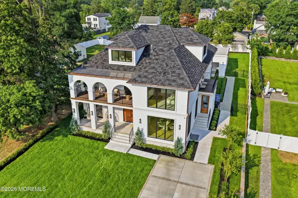 13 Johnston Street, Oakhurst, NJ 07755