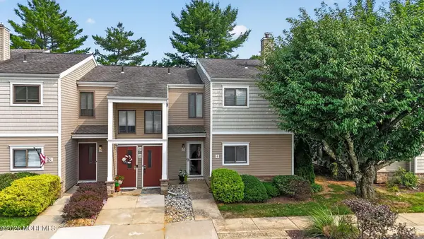 26 Elizabeth Court, Tinton Falls, NJ 07724