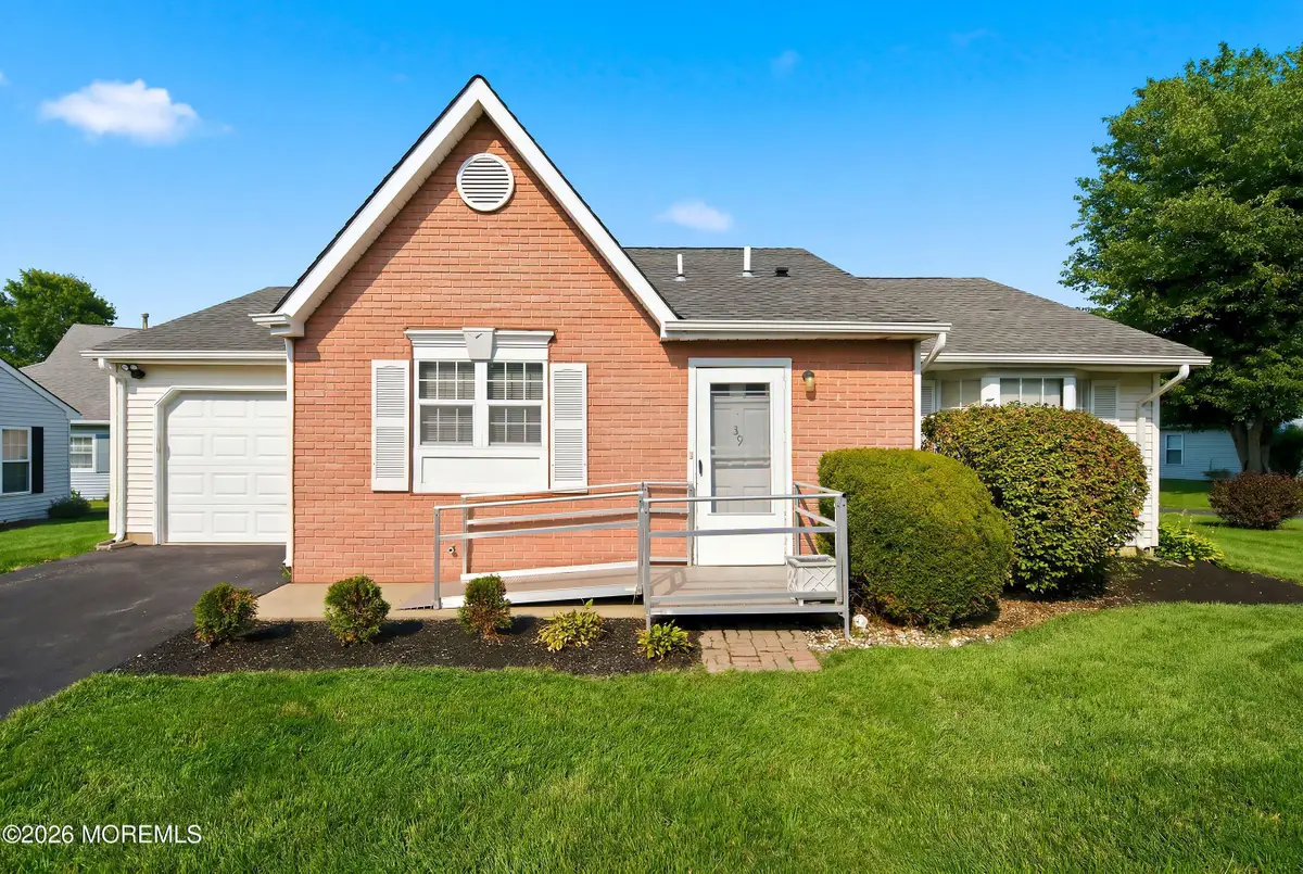39 Datchet Close, Freehold, NJ 07728 - #1