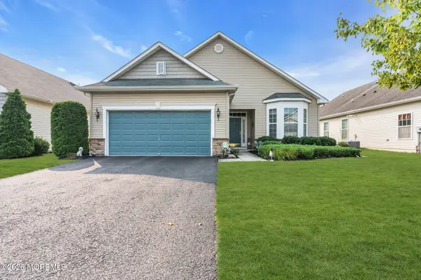 44 Eagle Ridge Circle, Lakewood, NJ 08701