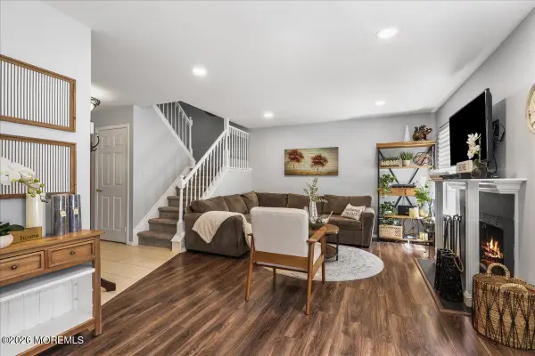 288 Century Way, Manalapan, NJ 07726