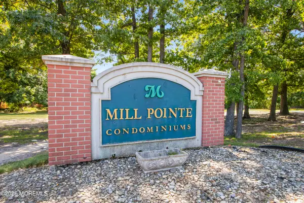 304 College Drive #304, Edison, NJ 08817