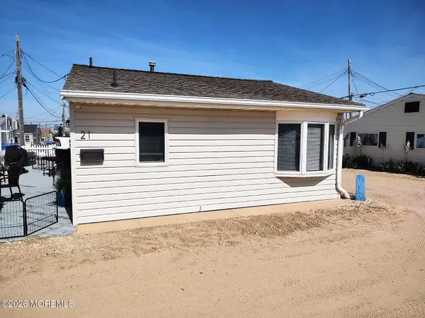 21 Penguin Way, Lavallette, NJ 08735