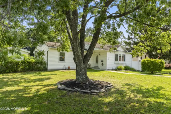 13 Chestnut Street, Farmingdale, NJ 07727